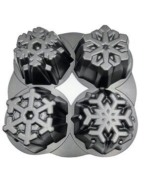 Wilton Dimensions 4 Cavity Snowflakes Cake Pan Cast Aluminum Non-Stick Snowflake